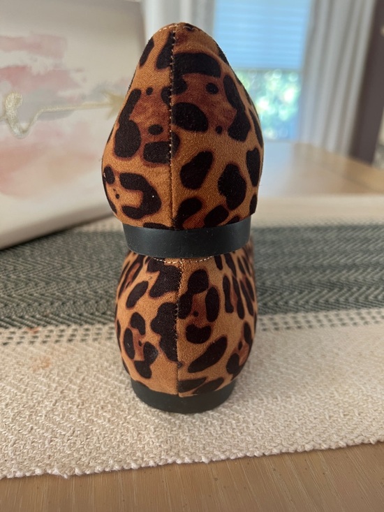 Journee Collection Leopard Slip On - Picture 6 of 7